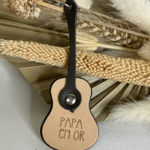 Porte clé Guitare en cuir gravé Papa