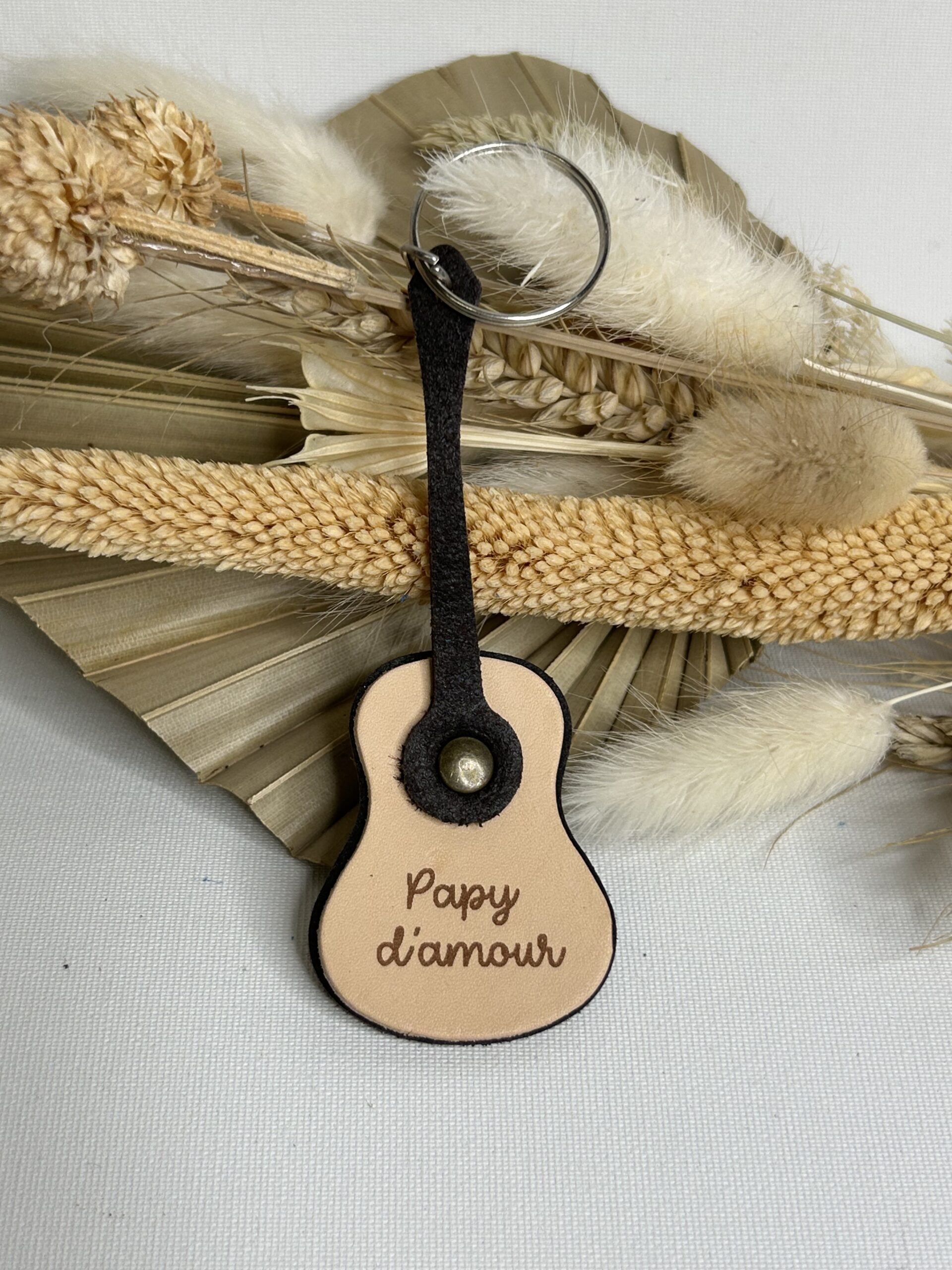 Porte clé Guitare en cuir gravé Papy