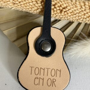 Porte clé Guitare en cuir gravé Tonton