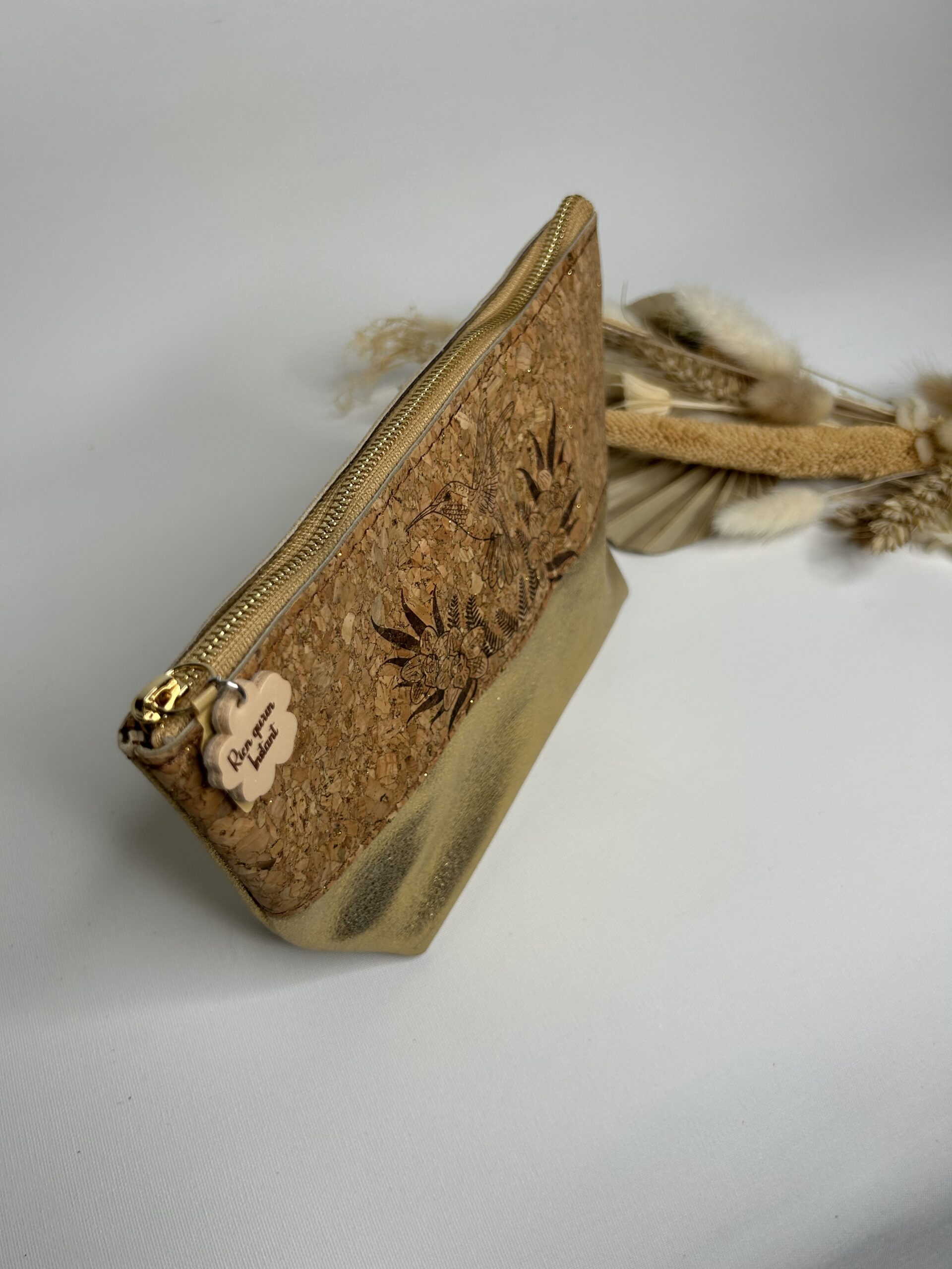 Trousse à maquillage en cuir et liège colibris et hibiscus – Image 3