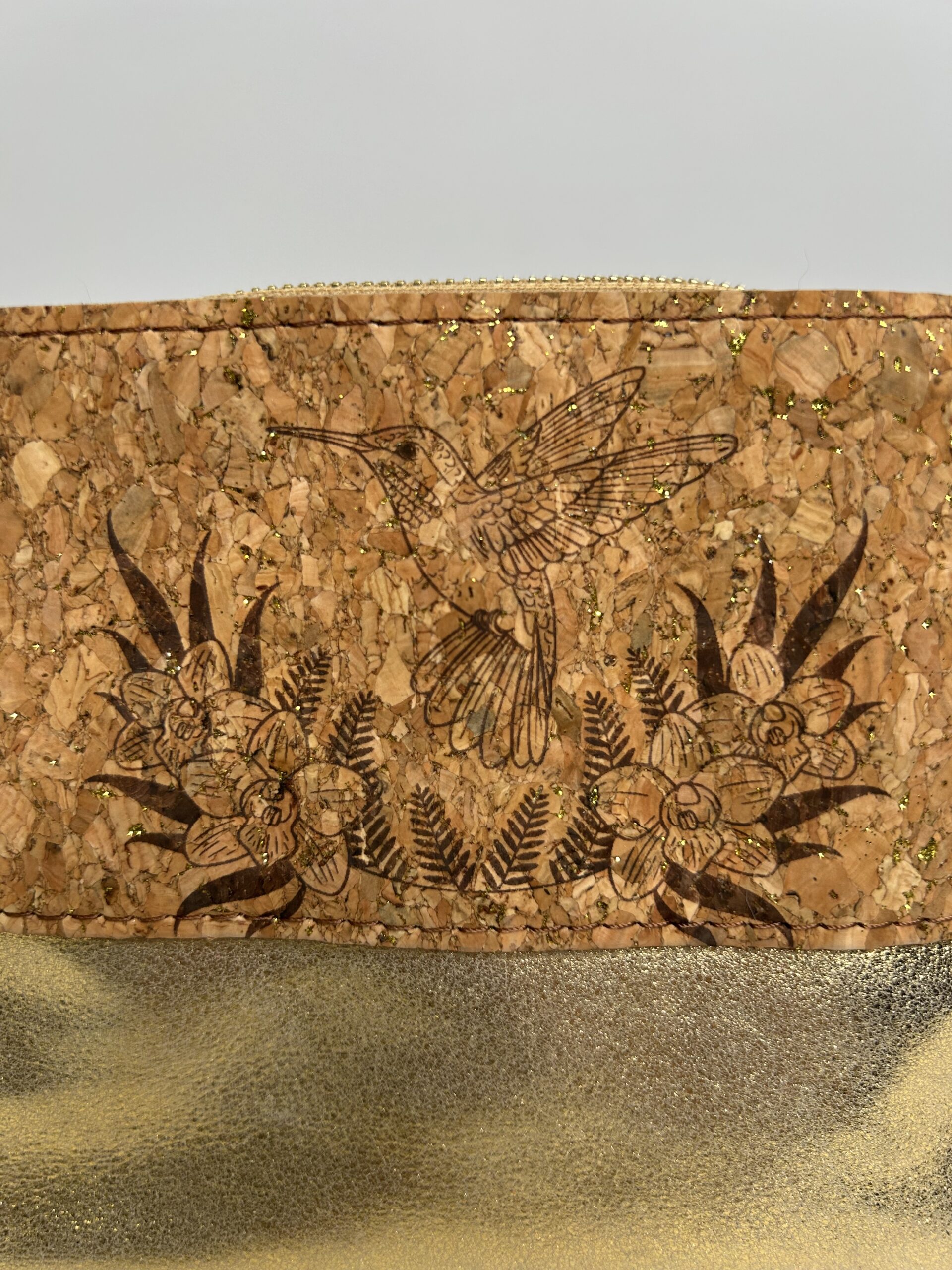 Trousse à maquillage en cuir et liège colibris et hibiscus – Image 2