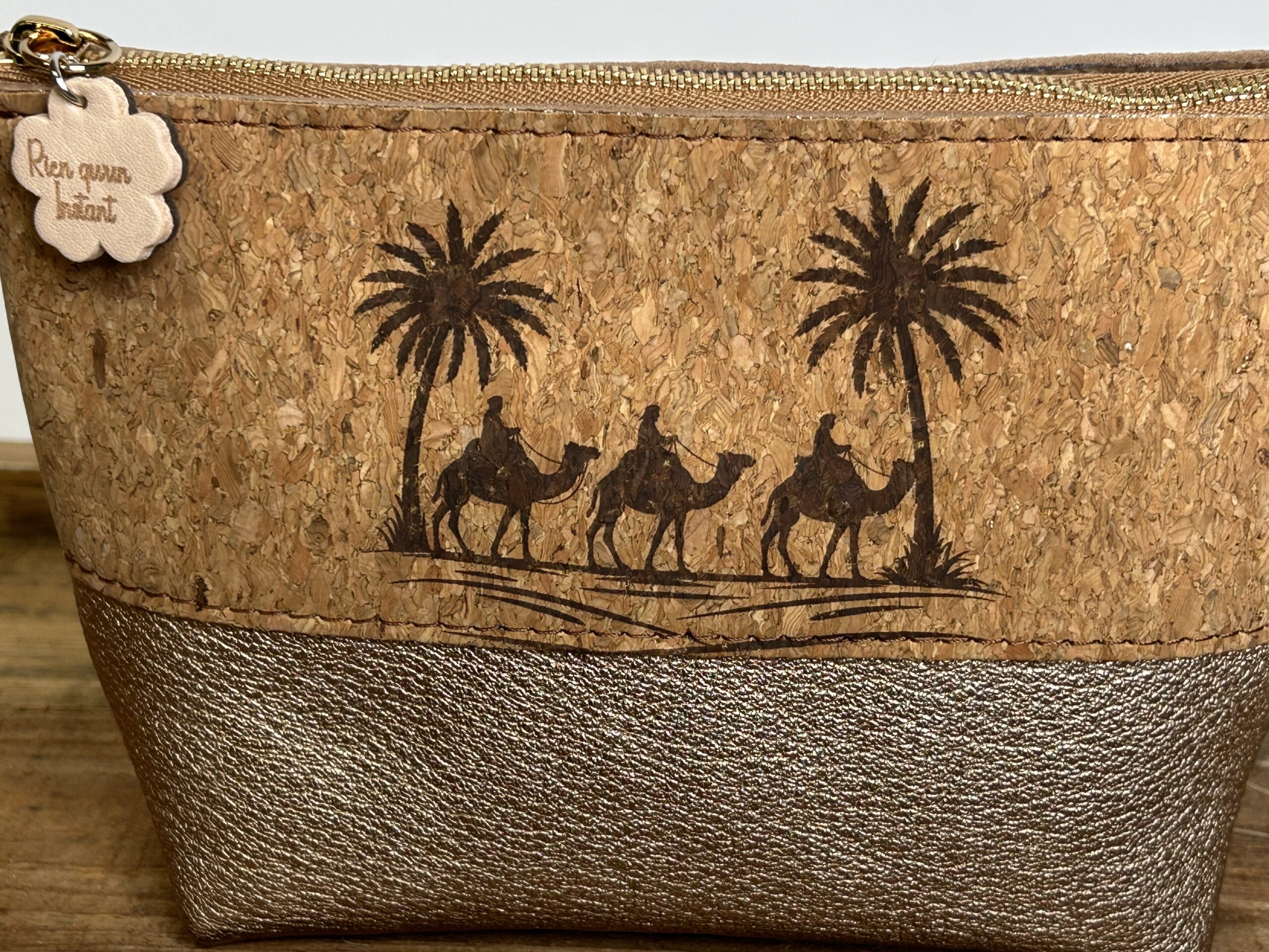 Trousse à maquillage en cuir et liège Sahara – Image 2