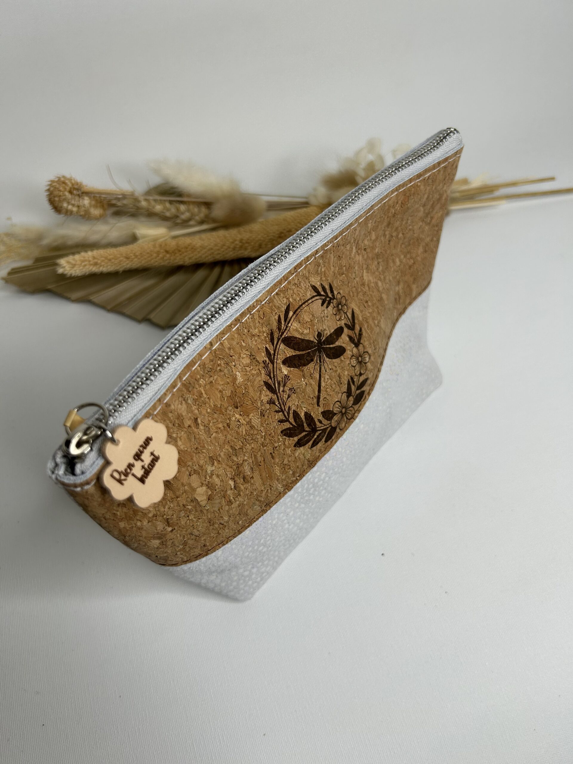 Trousse à maquillage en cuir et liège Libellule – Image 3