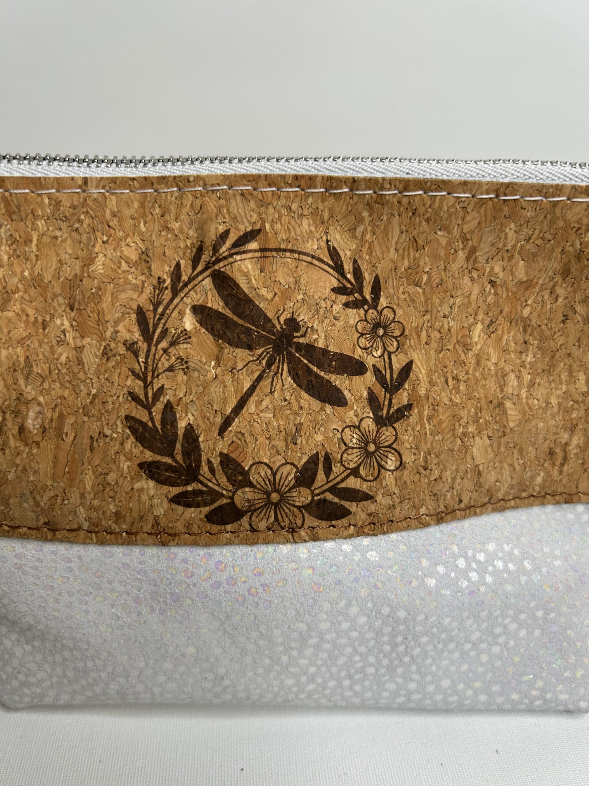 Trousse à maquillage en cuir et liège Libellule – Image 2