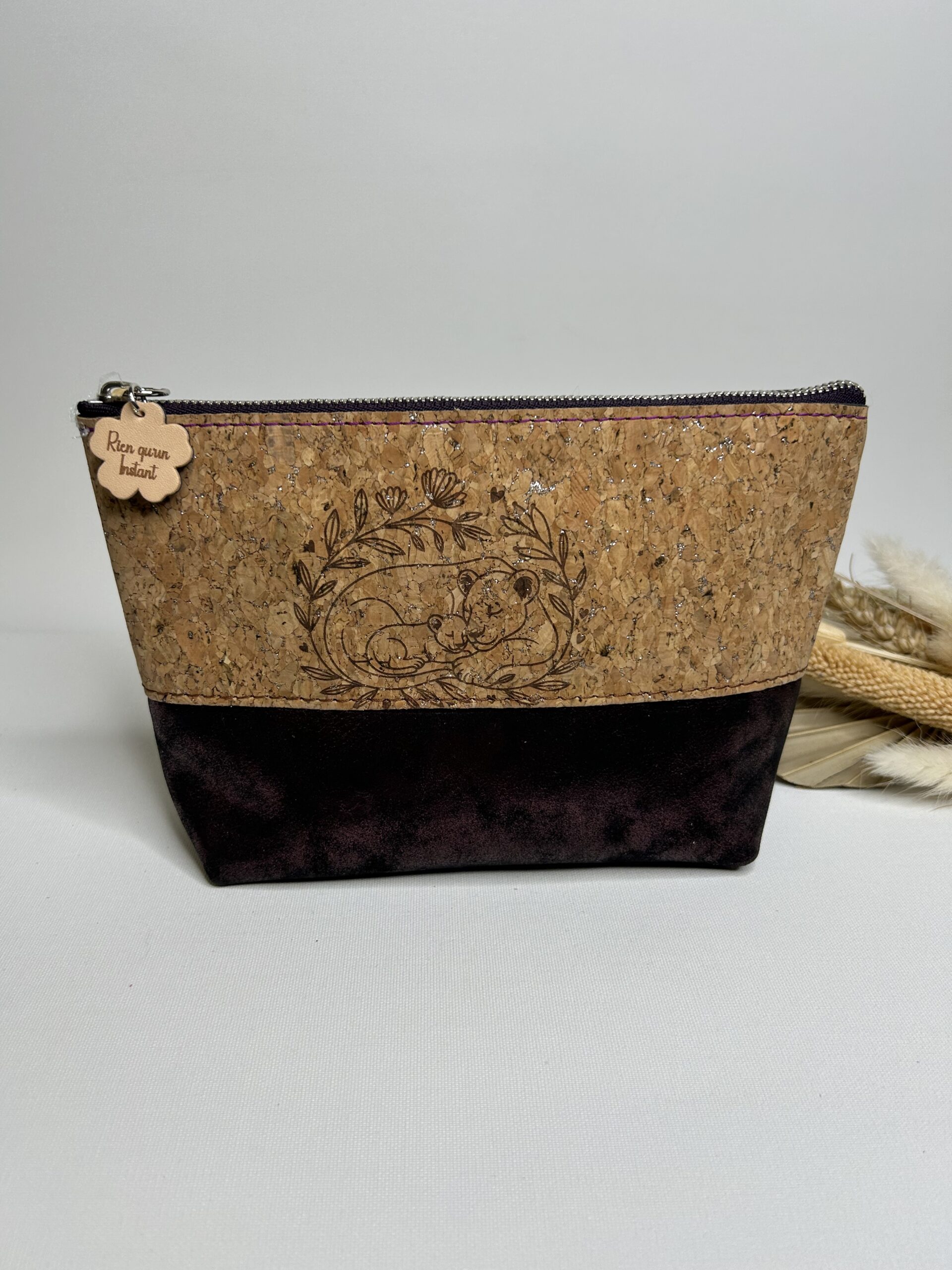 Trousse à maquillage en cuir et liège Lionne et bébé