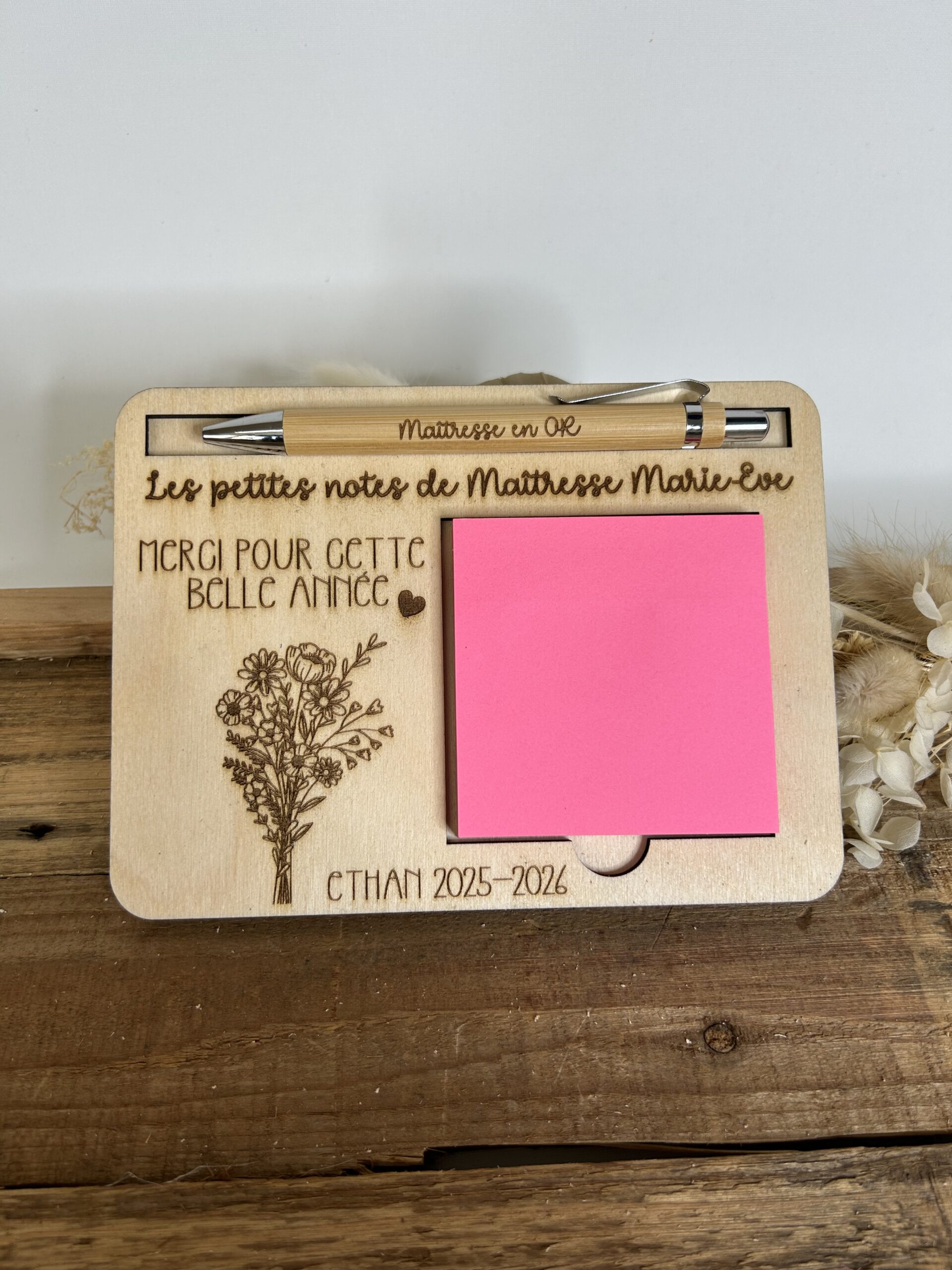 Cadeau personnalisé pour maîtresse avec stylo et post it – Image 11
