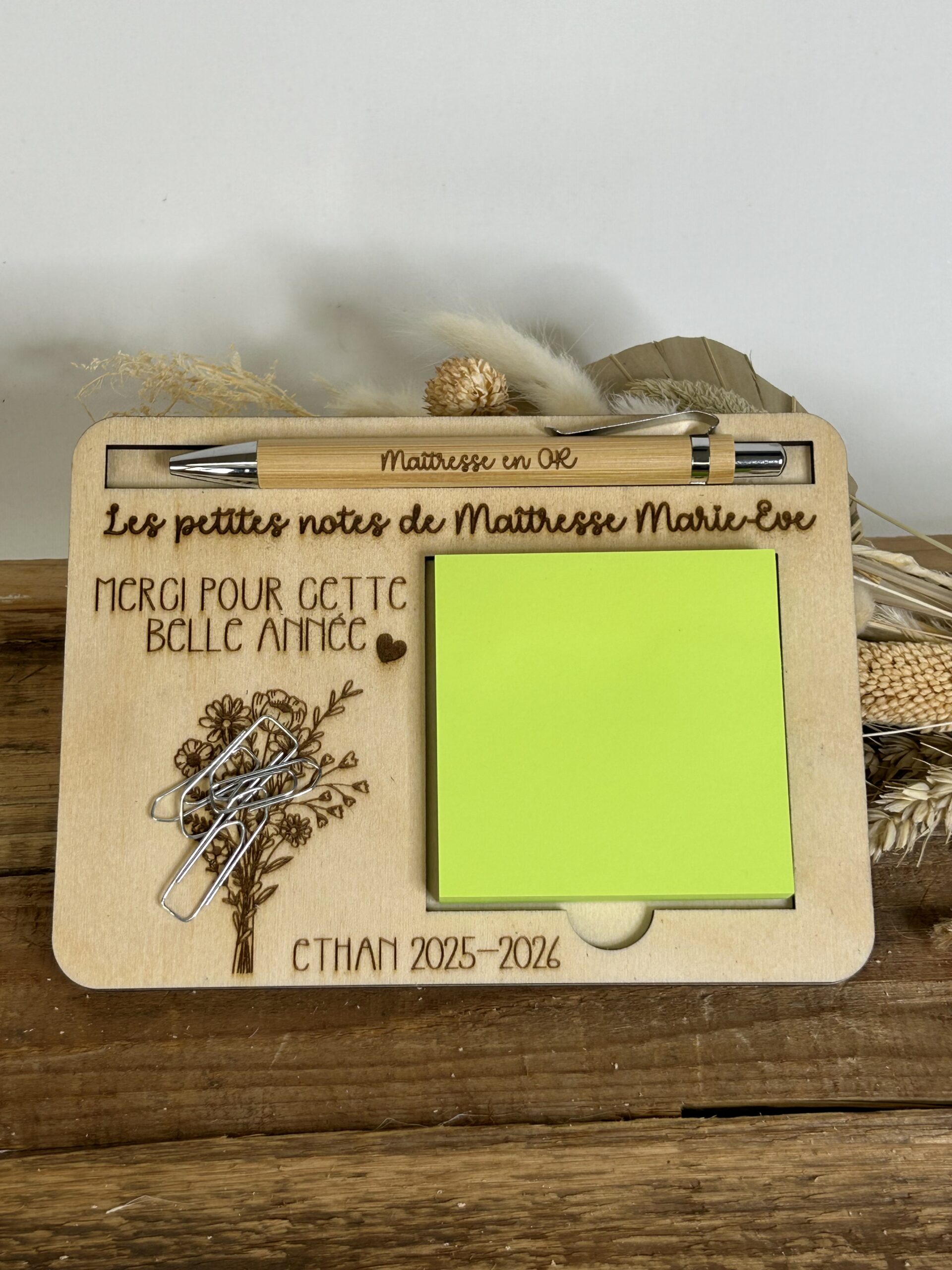 Cadeau personnalisé pour maîtresse avec stylo et post it – Image 9