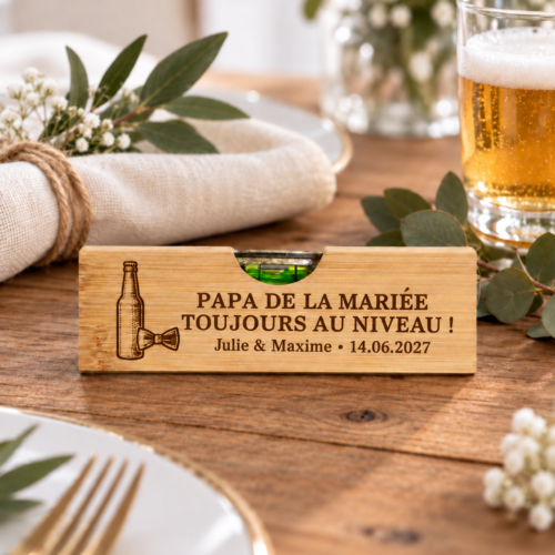 Décapsuleur niveau en bambou personnalisé cadeau papa de la mariée avec prénoms et date du mariage