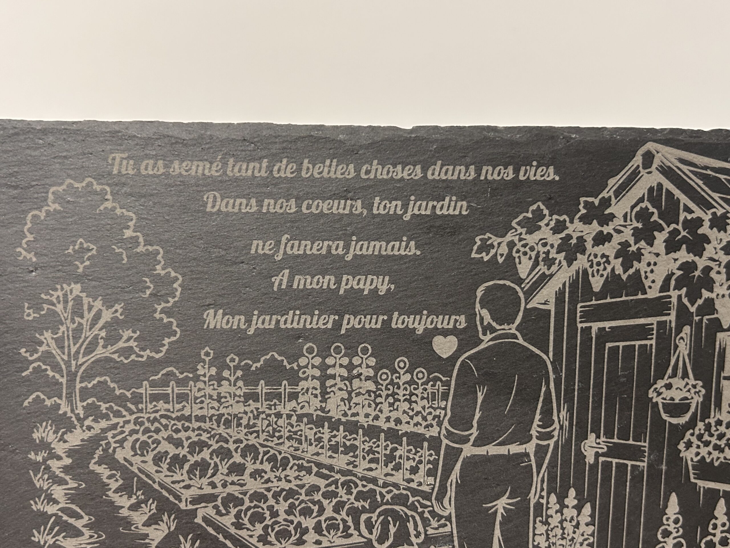 plaque funéraire en ardoise papy2 Plaque funéraire en ardoise personnalisée 20 × 30 cm avec création graphique sur mesure